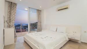 A bed or beds in a room at Villa Zeytouna