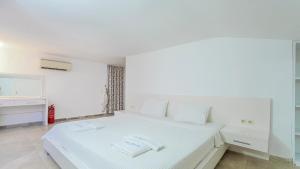 A bed or beds in a room at Villa Zeytouna
