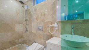 A bathroom at Villa Zeytouna