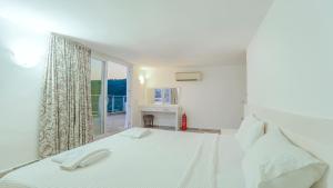 A bed or beds in a room at Villa Zeytouna