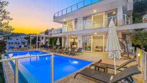 The swimming pool at or close to Villa Zeytouna