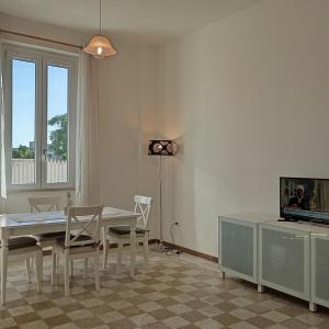 TV a/nebo společenská místnost v ubytování Repubblica Area Cagliari