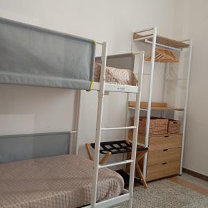 Palanda nebo palandy na pokoji v ubytování Repubblica Area Cagliari