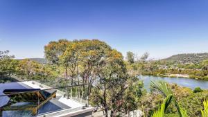 aus einem Haus mit Flussblick in der Unterkunft Aquilae-Waterfront Property Horsfield Bay -firepit,late check out in Blackwall