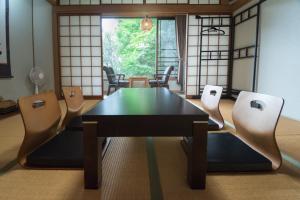 Posezení v ubytování Miyajima Guest House Mikuniya