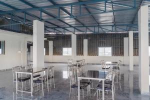 Restaurace v ubytování Treebo Aura Inn Regency