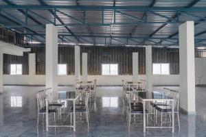 Restaurace v ubytování Treebo Aura Inn Regency