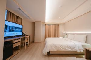 TV a/nebo společenská místnost v ubytování 衿后禾居Good Hotel