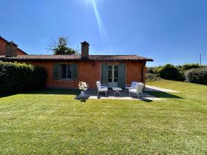 Taman di luar Monferrato Charme & Relax with Pool