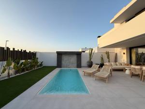 a backyard with a swimming pool and a patio at Casa Troia in Alhaurín de la Torre