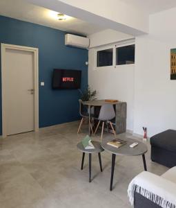 Μια τηλεόραση ή/και κέντρο ψυχαγωγίας στο Joanna s apartment