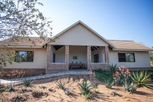 a home in the desert at Tshukudu Bush Camp 