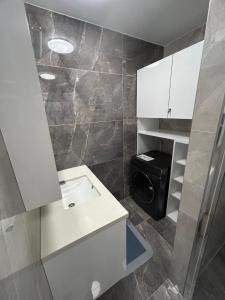 Bilik mandi di Apartments Lux