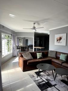 Χώρος καθιστικού στο Riverhaven Cottage