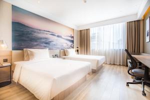 Postel nebo postele na pokoji v ubytování Atour Hotel Xiamen Jimei University