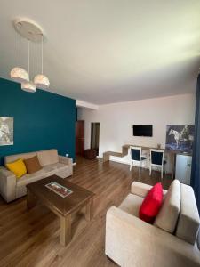 TV a/nebo společenská místnost v ubytování Divjaka Resort + 37 fotografií
