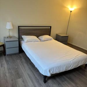 a bedroom with a large bed with white sheets and pillows at 2 Or 3 Bedroom Condo Walk To Mgm Casino And Strip in Las Vegas