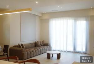 a living room with a couch and a table at 樵築包棟民宿 唱歌電動麻將 2025年6月全新裝潢 in Yuanshan
