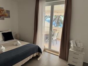 Postel nebo postele na pokoji v ubytování Apartments Domani + 37 fotografií