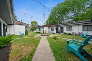a yard with blue benches and an american flag at Chic City Retreat 99 For 2 in Columbus