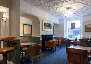 Foto de la galería de The Greyhound Wetherspoon en Bridport