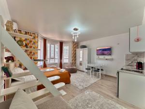 Kuchyň nebo kuchyňský kout v ubytování Raduga West 'Amber' Apartment