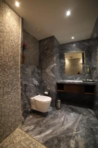 Koupelna v ubytování Hotel Seven Stone Bhilwara