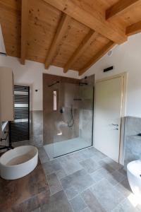 Ένα μπάνιο στο 4 Elementi Relais B&B Lonato del Garda