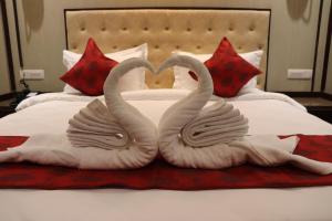 Postel nebo postele na pokoji v ubytování Hotel Seven Stone Bhilwara