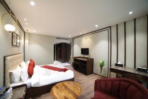 Postel nebo postele na pokoji v ubytování Hotel Seven Stone Bhilwara
