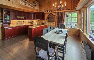 Η κουζίνα ή μικρή κουζίνα στο Cozy Home In Hemsedal With Sauna