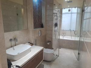 Koupelna v ubytování Hotel Seven Stone Bhilwara
