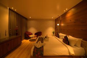Postel nebo postele na pokoji v ubytování Hotel Seven Stone Bhilwara