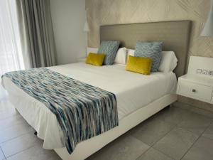 Cama ou camas em um quarto em Holiday Club Playa Amadores