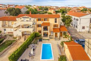 Basen w obiekcie Villa Krasa sea view apartmants with pool lub w pobliżu