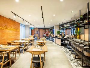 ibis Styles Bekasi Jatibening餐厅或其他用餐的地方