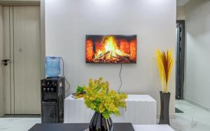 TV a/nebo společenská místnost v ubytování Yaya Apartments