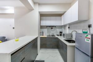 Kuchyň nebo kuchyňský kout v ubytování Yaya Apartments