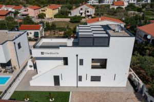 an aerial view of a white house with a pool at Villa Riva Vir Apartment in Vir