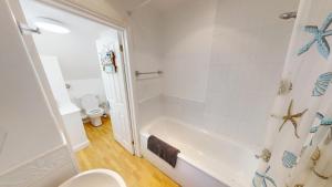 Ένα μπάνιο στο ILFRACOMBE RAPHAEL 2 Bedrooms +31 φωτογραφίες