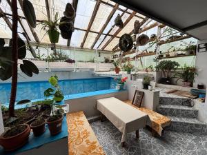 Bazén v ubytování Etno Rekreacia Tabatadze, With in Door & Out door pool nebo v jeho okolí