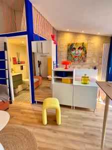 Una cocina o cocineta en Pop'appart 8 fotos más