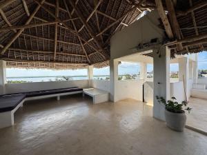 Ένα ή περισσότερα κρεβάτια σε δωμάτιο στο Hidden Gem 5 Bed Villa in Shela with Pool and AC