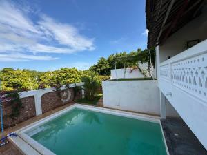 Πισίνα στο ή κοντά στο Hidden Gem 5 Bed Villa in Shela with Pool and AC