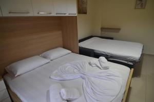 Ένα ή περισσότερα κρεβάτια σε δωμάτιο στο Kaja Apartments ' Studio '