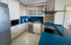A cozinha ou cozinha compacta de Holiday Club Playa Amadores