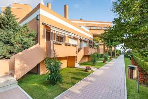 Το κτήριο όπου στεγάζεται  το διαμέρισμα