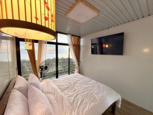 Voodi või voodid majutusasutuse Sunset Hill Cabins toas