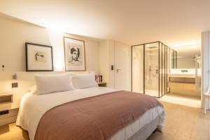 a bedroom with a large bed and a bathroom at Villa Elisa - Maison esprit loft 500m plage in Biarritz +12 photos