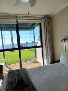 Ένα ή περισσότερα κρεβάτια σε δωμάτιο στο Point Village Accommodation - Santos 11